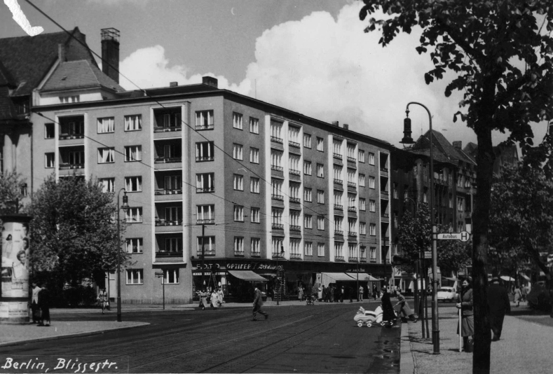 Neubau Optiker fertig